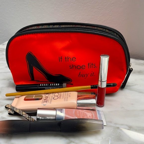 Fun makeup bag, barely used, travel case for make up vinyl lining for easy clean - Picture 1 of 4